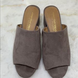 Gray chunky healed slip on